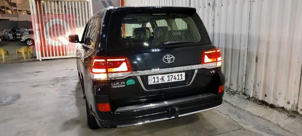 تۆیۆتا لاند کروزەر